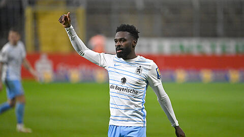 Daumen hoch! Joseph Boyamba ist derzeit einer der stärksten Löwen – maßgeblichen Anteil daran dürfte Sechzigs neuer Trainer Maurizio Jacobacci haben.