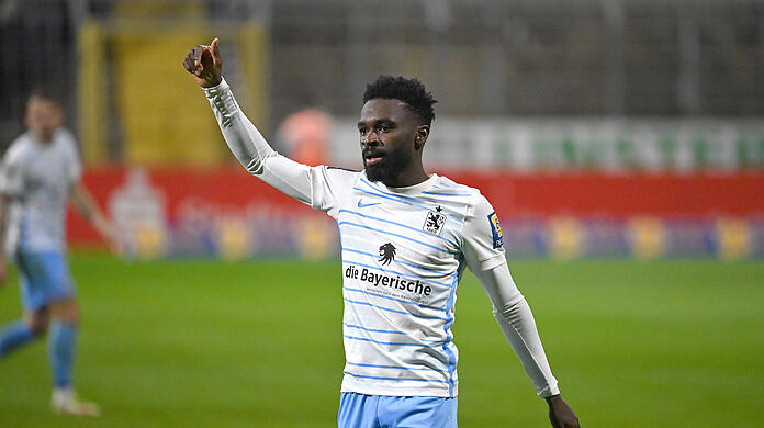 Daumen hoch! Joseph Boyamba ist derzeit einer der stärksten Löwen – maßgeblichen Anteil daran dürfte Sechzigs neuer Trainer Maurizio Jacobacci haben.