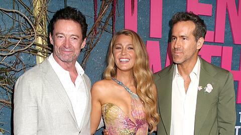 Hugh Jackman, Blake Lively und Ryan Reynolds bei einer Premiere von "Nur noch ein einziges Mal" im August 2024 in New York.