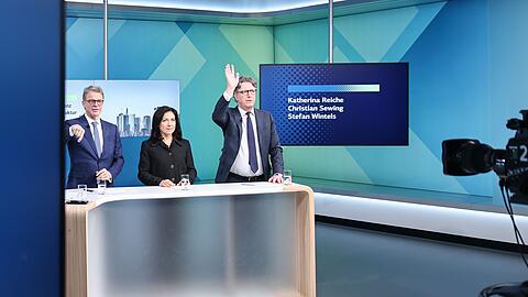 Reiche trat mit Deutsche-Bank-Chef Sewing (links) und KfW-Chef Wintels vor die Kameras