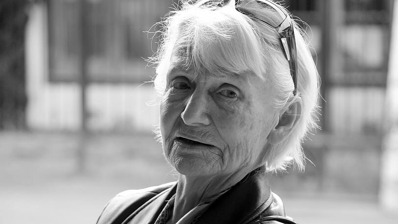 Margot Honecker, von 1963 bis 1989 Volksbildungsminister der DDR und Witwe von Erich Honecker,  starb am 6. Mai 2016 im Alter von 89 Jahren im chilenischen Exil.