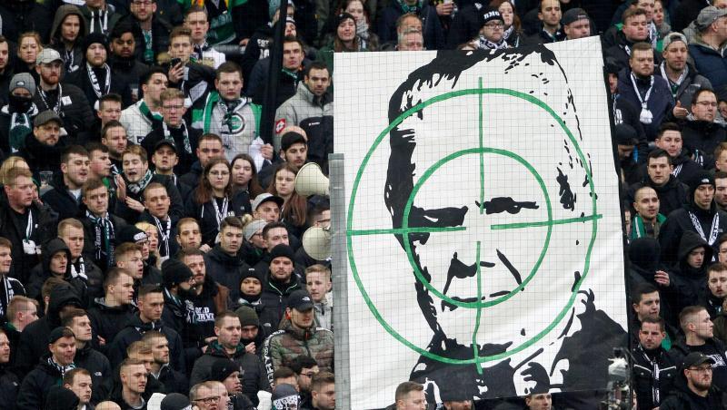 Die DFB-Haltung ist eindeutig: Personifizierte Gewaltandrohungen oder Diskriminierungen werden nicht geduldet. Die DFB-Haltung ist eindeutig: Personifizierte Gewaltandrohungen oder Diskriminierungen werden nicht geduldet.