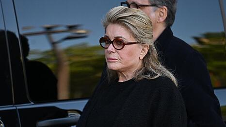 Catherine Deneuve verabschiedete sich von ihrer Kollegin Nathalie Baye.