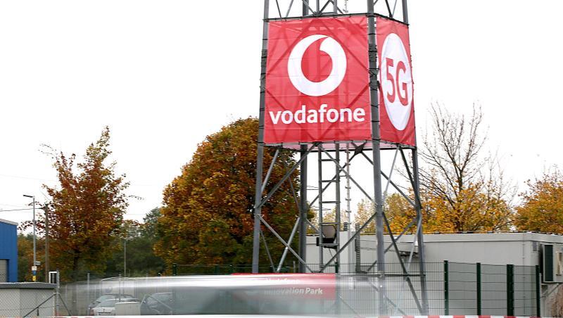 Testgelände mit 5G-Antenne in Neuss. Vodafone und Telefonica wollen auf dem Gerichtsweg Planungssicherheit bei der 5G-Frequenzvergabe erreichen. Testgelände mit 5G-Antenne in Neuss. Vodafone und Telefonica wollen auf dem Gerichtsweg Planungssicherheit bei der 5G-Frequenzvergabe erreichen.