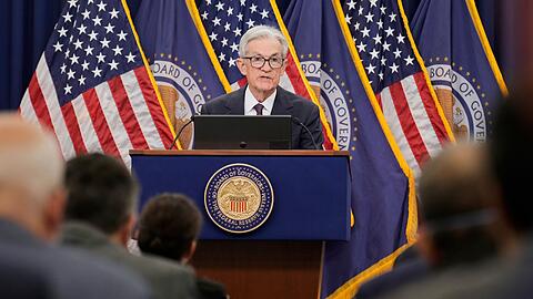 Die Federal Reserve mischt sich nicht in die Politik ein - doch die von US-Präsident Donald Trumps Zollpolitik ausgelöste Unsicherheit macht es den Notenbankern schwer, ihren Kurs festzulegen.