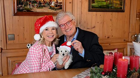 Seit zehn Tagen lebt die kleine "Cleo" schon bei ihnen: Marianne und Michael Hartl sind gl&uuml;cklich &uuml;ber das neue Familienmitglied.