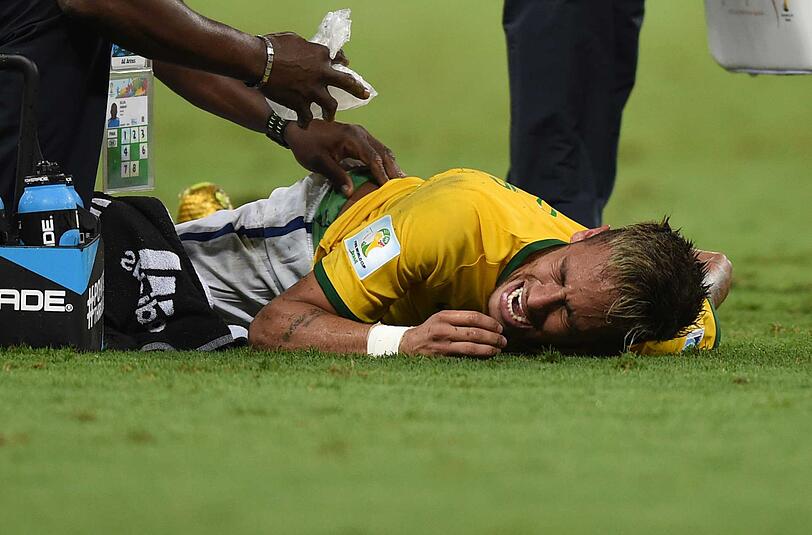 Neymar verletzte sich im Spiel gegen Kolumbien so schwer, dass er im Halbfinale gegen Deutschland ausfällt.