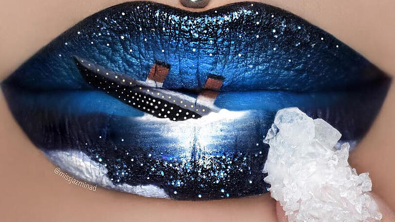 Hier geht die "Titanic" auf den Lippen der Künstlerin unter.