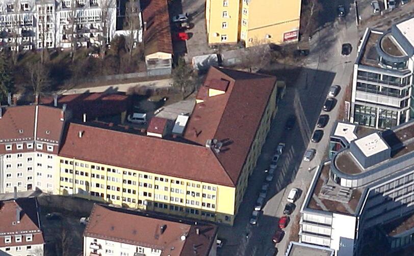 Das Haus in der Baierbrunner Straße bietet Asylbewerbern eine Erstunterkunft. Keine dauerhafte Lösung, findet der BA 19, da der Zustand des Gebäudes inakzeptabel sei.