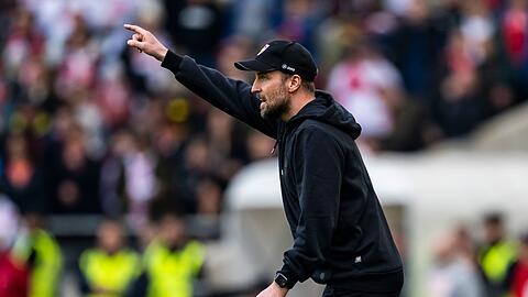 Ist mit Stuttgart in Berlin gefordert: VfB-Coach Sebastian Hoeneß.