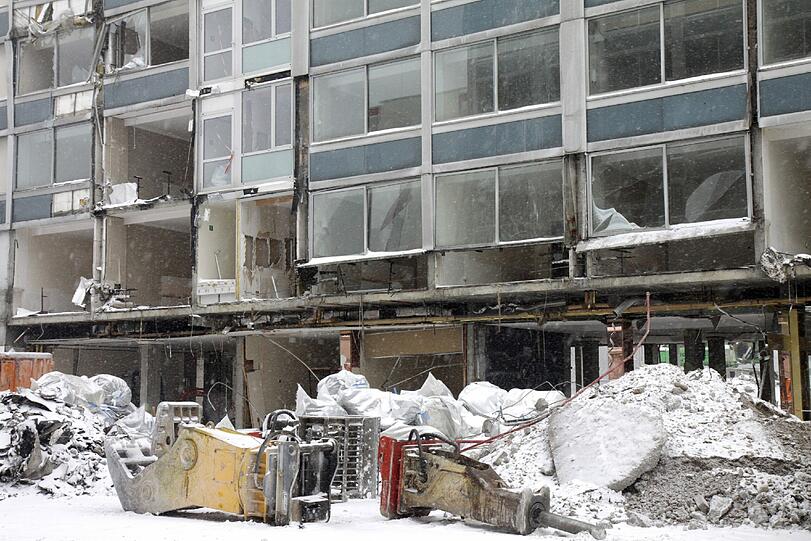 Das "Holiday Inn" wird abgerissen. Die Bilder von der Baustelle