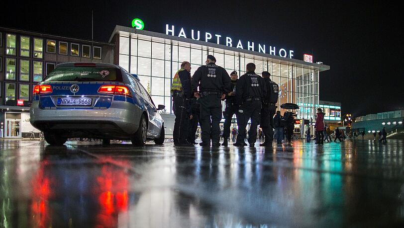 Nach den Silvester-Übergriffen: Verstärkte Polizeipräsenz am Kölner Hauptbahnhof. Foto: Maja Hitij Nach den Silvester-Übergriffen: Verstärkte Polizeipräsenz am Kölner Hauptbahnhof. Foto: Maja Hitij