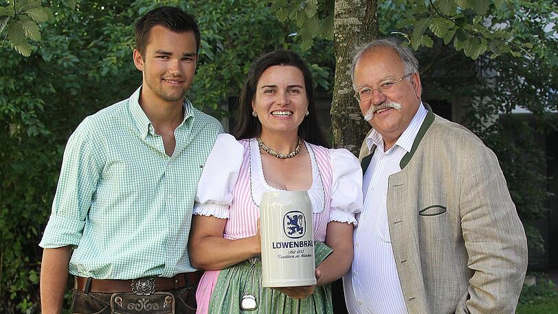 Wirtefamilie: Lukas mit Mama Steffi Spendler und Opa Wiggerl.