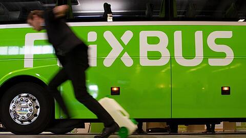 Ein Bus des Unternehmens Flixbus. Foto: Ralf Hirschberger/dpa/Archivbild