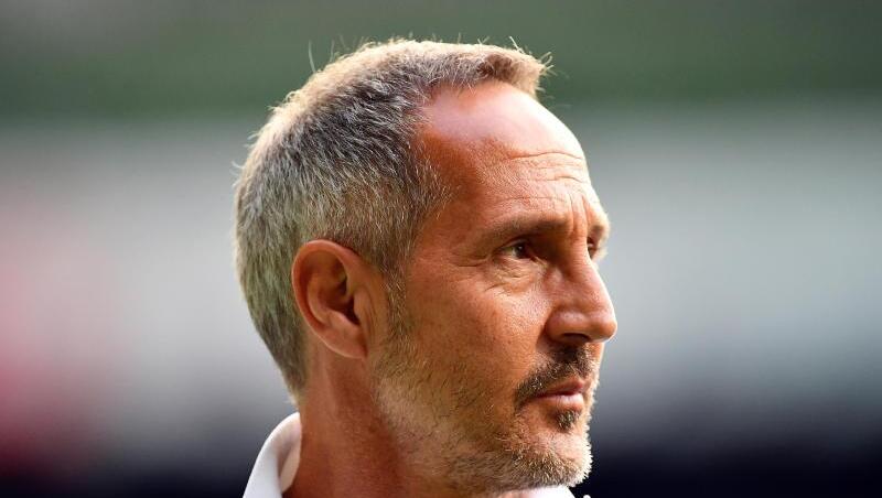 Frankfurts Trainer Adi Hütter vor einem Spiel. Foto: Stuart Franklin/Getty Images Europe/Pool/dpa/Archivbild Frankfurts Trainer Adi Hütter vor einem Spiel. Foto: Stuart Franklin/Getty Images Europe/Pool/dpa/Archivbild