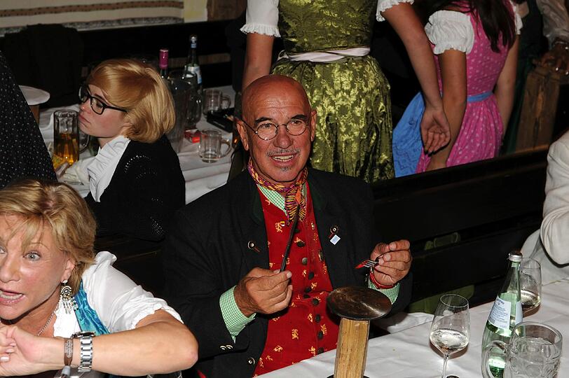 Prost! Otto Retzer scheint's zu gefallen.