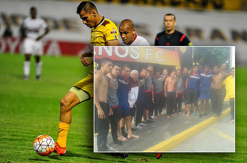 Teilweise ohne Schuhe und Oberteile: Die Spieler von Trujillanos FC nach dem Raubüberfall.