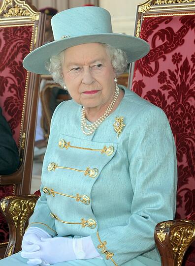 Queen Elizabeth II. wird am 21. April 92 Jahre alt und ist bekannt für ihren bunten Look.