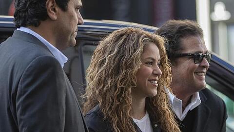 Shakira und Carlos Vives treffen am Gericht ein.