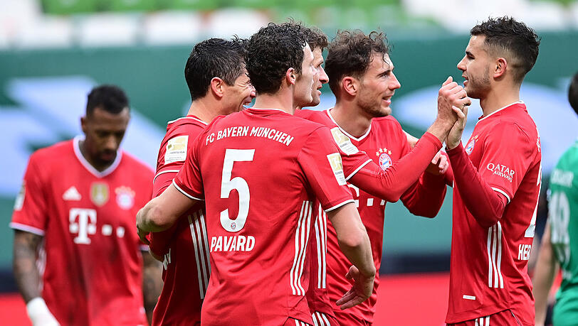 Alle lieben Lukki! Lucas Hernández (r.) genießt in der Bayern-Mannschaft einen hervorragenden Ruf - obwohl er kein Stammspieler ist.