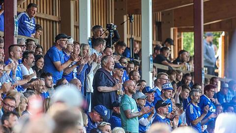 Fans des FC Schalke beim Testspiel gegen Schachtjor Donezk in Österreich.