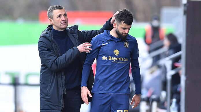 Keanu Staude (r.) nach seiner Auswechslung gegen Köln. Es sollte sein vorerst letztes Spiel für die Löwen sein.