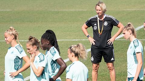 "Was die Mannschaft auszeichnet, ist die Frische", sagt Bundestrainerin Martina Voss-Tecklenburg vor dem EM-Start.