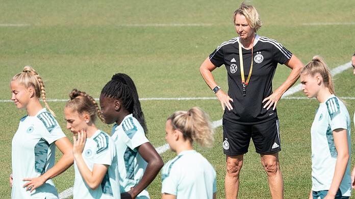"Was die Mannschaft auszeichnet, ist die Frische", sagt Bundestrainerin Martina Voss-Tecklenburg vor dem EM-Start.