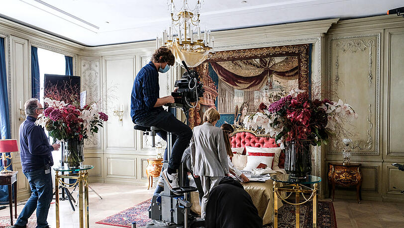 Das Münchner Luxushotel Bayerischer Hof ist für die Doku in die Imperial Suite des Pariser Ritz verwandelt worden. Das Münchner Luxushotel Bayerischer Hof ist für die Doku in die Imperial Suite des Pariser Ritz verwandelt worden.