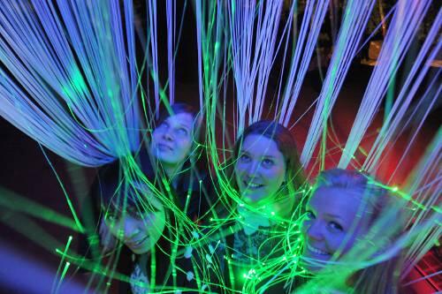 Farbenfroh: Die &bdquo;Lichtdusche&ldquo; in der Vestnertorbastei.