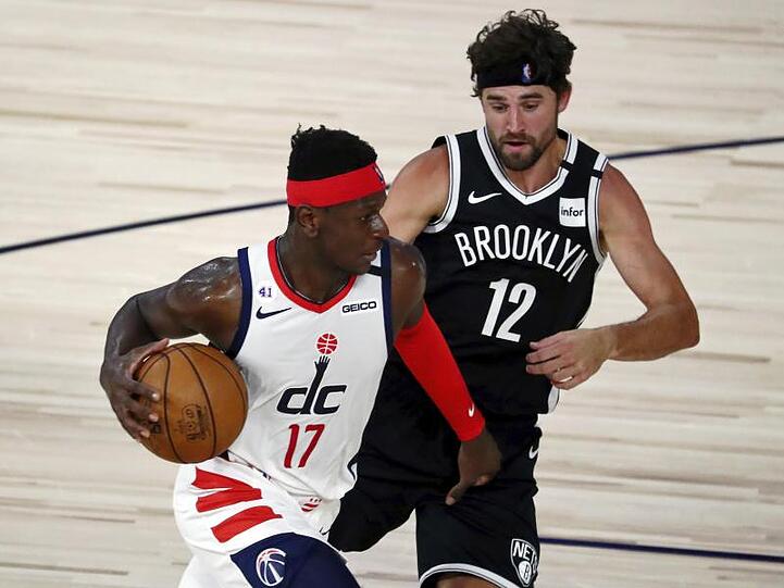 Isaac Bonga (l) verlor erneut mit den Washington Wizards.