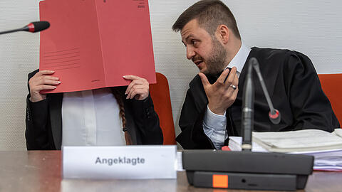 Die Angeklagte Jennifer W. im Gerichtssaal in München.