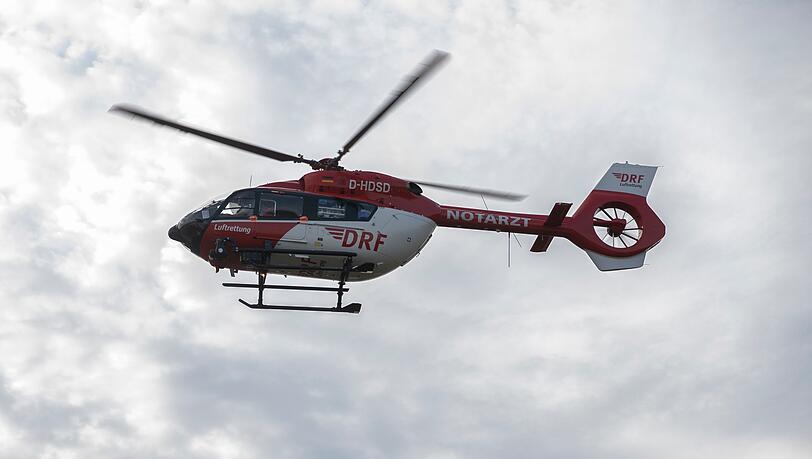Auch ein Hubschrauber war im Einsatz, um die Frau in eine Klinik zu fliegen. (Symbolbild)