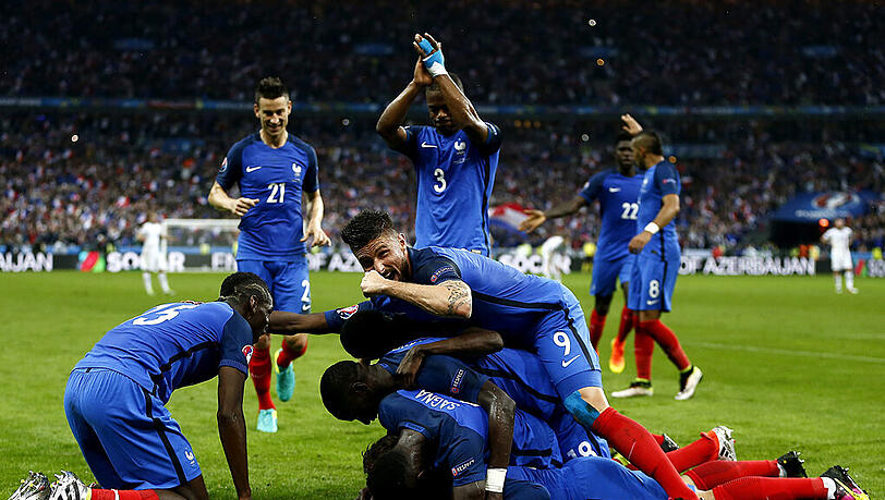 Mit einem 5:2 Schützenfest gegen Island zieht Gastgeber Frankreich ins EM-Halbfinale ein und trifft dort am Donnerstag auf die DFB-Elf. Mit einem 5:2 Schützenfest gegen Island zieht Gastgeber Frankreich ins EM-Halbfinale ein und trifft dort am Donnerstag auf die DFB-Elf.