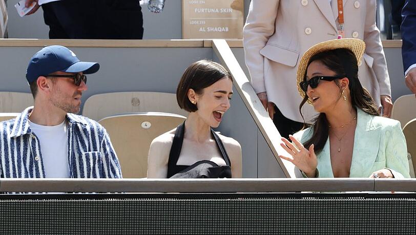 Lily Collins besuchte das Event mit Ehemann Charlie McDowell sowie Co-Star und Freundin Ashley Park. Lily Collins besuchte das Event mit Ehemann Charlie McDowell sowie Co-Star und Freundin Ashley Park.