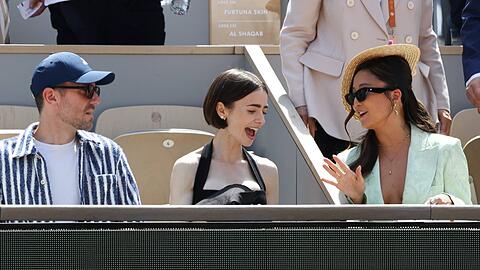 Lily Collins besuchte das Event mit Ehemann Charlie McDowell sowie Co-Star und Freundin Ashley Park.