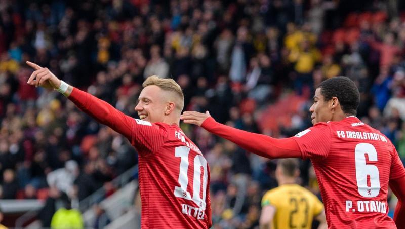 IngolstadtsTorschütze Sonny Kittel (l) jubelt mit Paulo Otavio Rosa da Silva über seinen Treffer zum 1:0 gegen Dresden. Foto: Matthias Balk IngolstadtsTorschütze Sonny Kittel (l) jubelt mit Paulo Otavio Rosa da Silva über seinen Treffer zum 1:0 gegen Dresden. Foto: Matthias Balk
