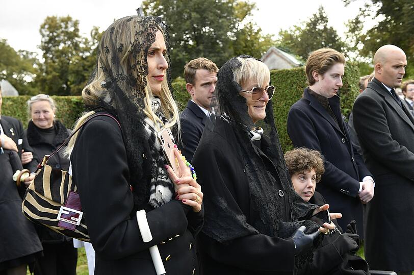 Elisabeth von Thurn und Taxis mit Mutter Gloria