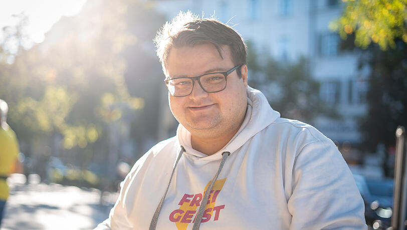 "Wenn wir mehr Wohnungen bauen wollen und dabei auf die Flächenversiegelung achten möchten, müssen wir in die Höhe bauen", sagt Felix Meyer von der FDP. "Wenn wir mehr Wohnungen bauen wollen und dabei auf die Flächenversiegelung achten möchten, müssen wir in die Höhe bauen", sagt Felix Meyer von der FDP.