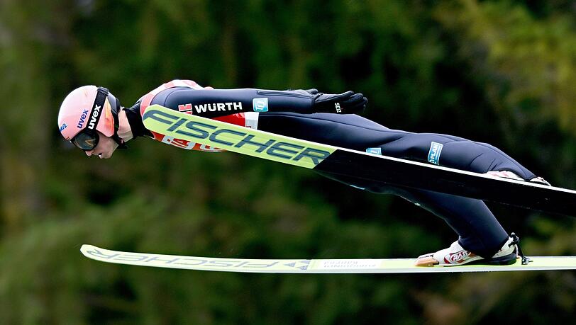 Karl Geiger und die deutschen Skispringer starten im polnischen Wisla in die Saison.