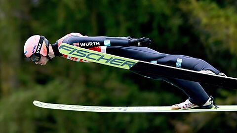 Karl Geiger und die deutschen Skispringer starten im polnischen Wisla in die Saison.