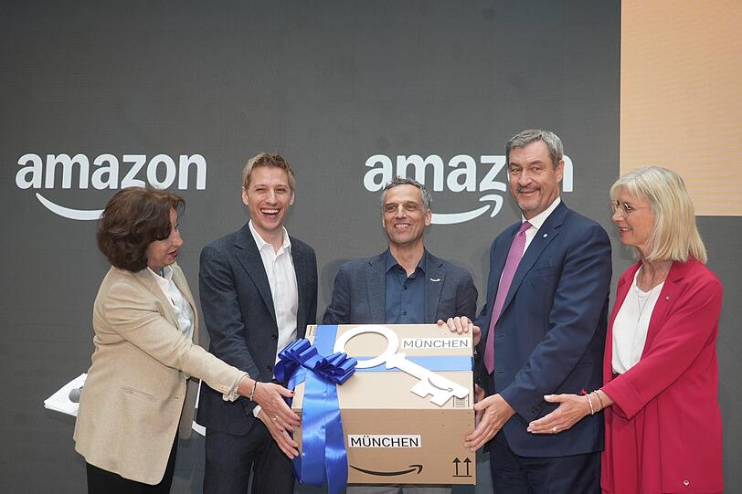 Amazon-Chefin Béatrice Bracklo, der designierte OB Dominik Krause, Amazon-Chef Rocco Bräuniger, Ministerpräsident Markus Söder und Arbeitsministerin Ulrike Scharf bei der Eröffnung. Amazon-Chefin Béatrice Bracklo, der designierte OB Dominik Krause, Amazon-Chef Rocco Bräuniger, Ministerpräsident Markus Söder und Arbeitsministerin Ulrike Scharf bei der Eröffnung.