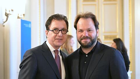 Gemeinsam mit Staatsintendant Serge Dorny (l.) wird der Dirigent Petr Popelka dann die Geschicke des Opernhauses bestimmen.
