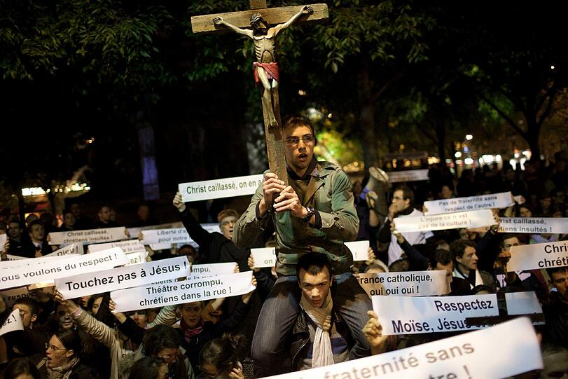 In Frankreich hat die Aufführung für Demonstrationen bei christlichen Fundamentalisten gesorgt.