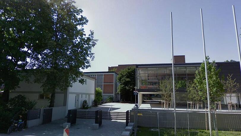 Im Dante-Gymnasium findet eine Podiumsdiskussion statt.