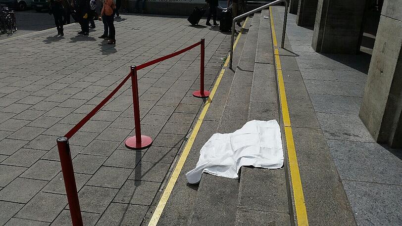 Ebola-Verdacht am Hauptbahnhof in München: Die Bilder vom Polizeieinsatz.