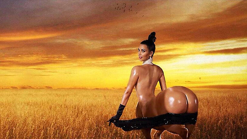 Romantischer Sonnenuntergang: Kim Kardashian im Kornfeld Romantischer Sonnenuntergang: Kim Kardashian im Kornfeld