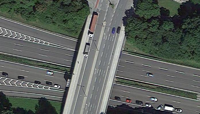 Wird abgerissen und neu gebaut: die Brücke über die Lindauer Autobahn. Der Bezirksausschuss sorgt sich um die Sicherheit von Radlern und Fußgängern.