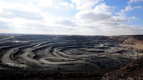 Wichtige Metalle, die etwa hier in der Bayan-Obo-Mine für seltene Erden in der Inneren Mongolei abgebaut werden, braucht auch die deutsche Industrie - etwa für Sensoren oder Elektromotoren. (Archivbild)