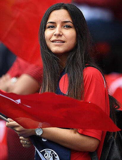 Es gibt nicht nur das hässliche Fan-Gesicht dieser Euro 2016. Sondern auch das schöne und kuriose. Sehen Sie hier die Bilder in unserer Galerie.